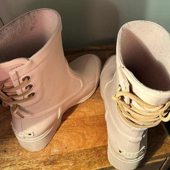 Sperry size 9-9.5 rain boots with small heel and lacing in the back- light pink - Picture 6 of 8